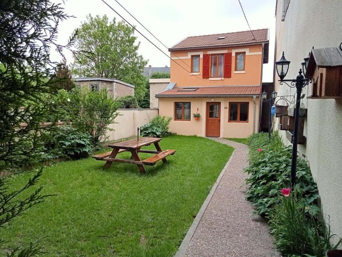 Le Gite Embarque - Gere Par Presta-Zen'Services - Barque Electrique En Supplement Verdun-sur-Meuse Exterior photo